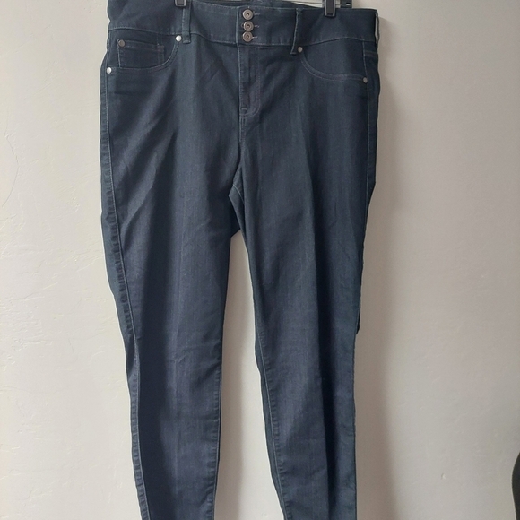 Torrid Blue Jeans Denim Pants 22 First at Fit‎ Style Three Button Zip Jeggings - Picture 1 of 8
